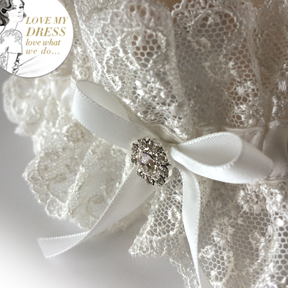 ivory silk wedding garter close up