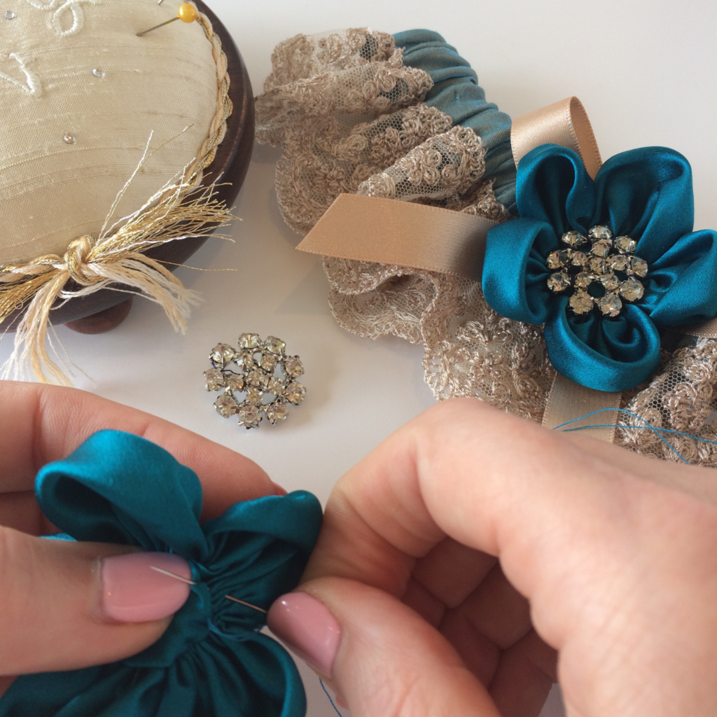 Making teal wedding garters